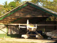 aircraft hanger.jpg (98316 bytes)
