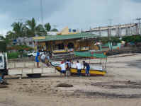 taxi boat.jpg (83080 bytes)