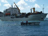 Aranui arriving.jpg (77092 bytes)