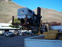 forklift.jpg (79906 bytes)