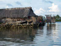 huts.jpg (84290 bytes)