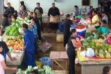 inside market.jpg (98852 bytes)